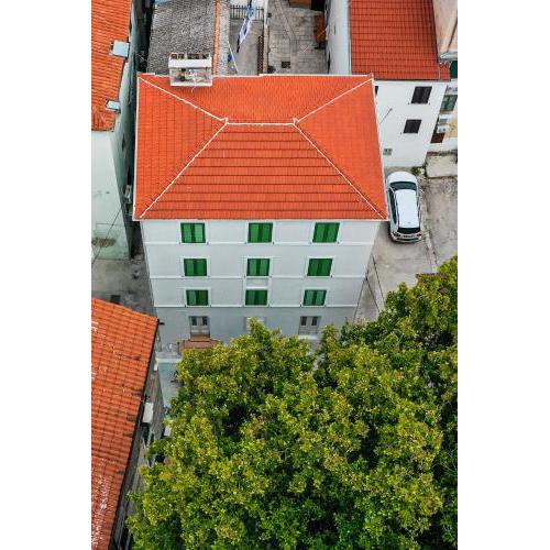 1914 Studio Apartments