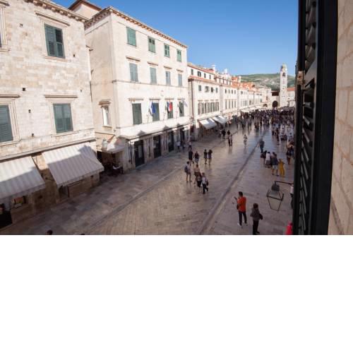 22 THE STRADUN