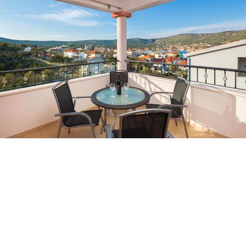 3 - Modern apartment with garden 80m from beach