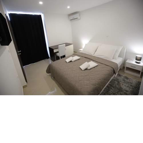 365 Rooms