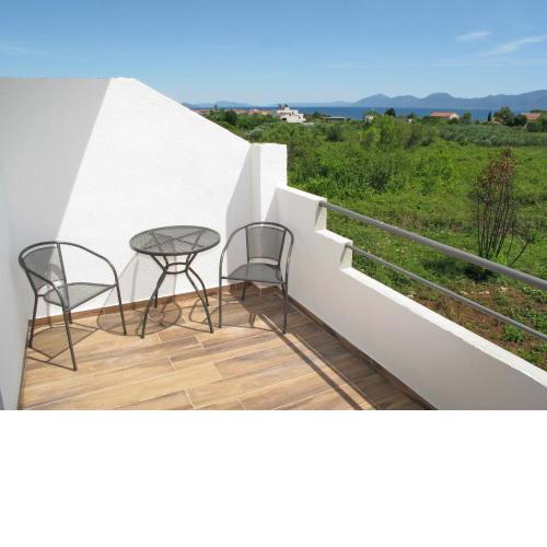 A1 - modern apt with balcony sea view & parking