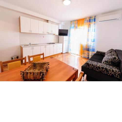 A3 - apt with 2 balconies 5 min walking to beach