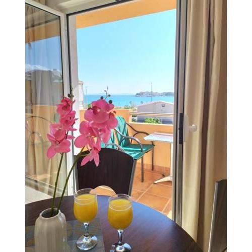 A6 apartment with balcony overlooking the sea