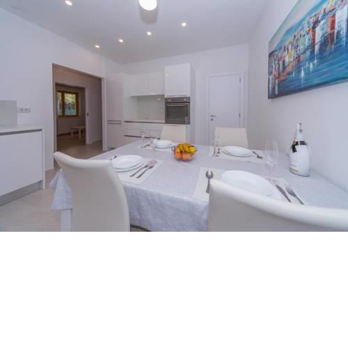 A&J deluxe apartment