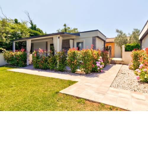 Alluring Mobile Home in Banjole with Swimming Pool
