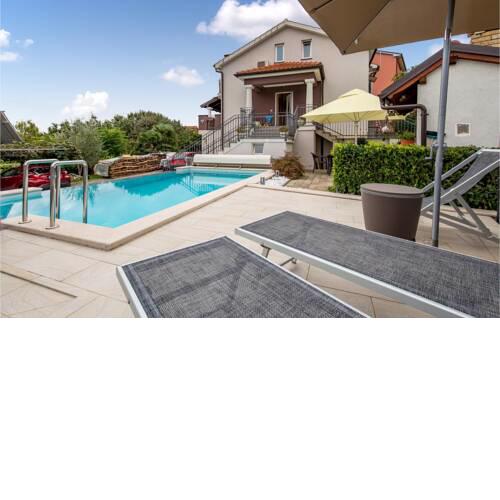 Amazing apartment in Matulji with Outdoor swimming pool and 2 Bedrooms