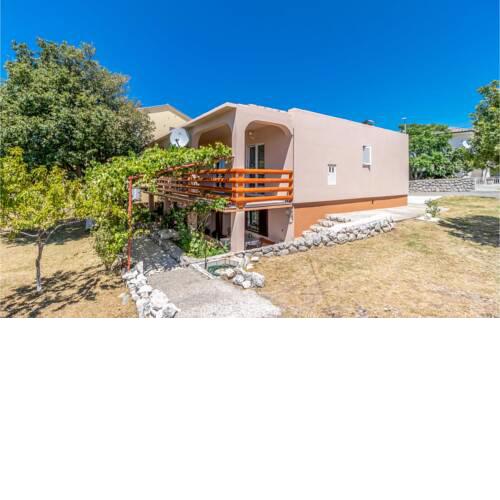 Amazing apartment in Novi Vinodolski w/ WiFi and 3 Bedrooms