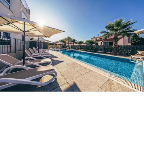 Amazing apartment in Okrug Gornji with WiFi, Outdoor swimming pool and Heated swimming pool