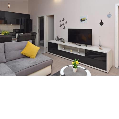 Amazing apartment in Podgradina w/ WiFi and 2 Bedrooms