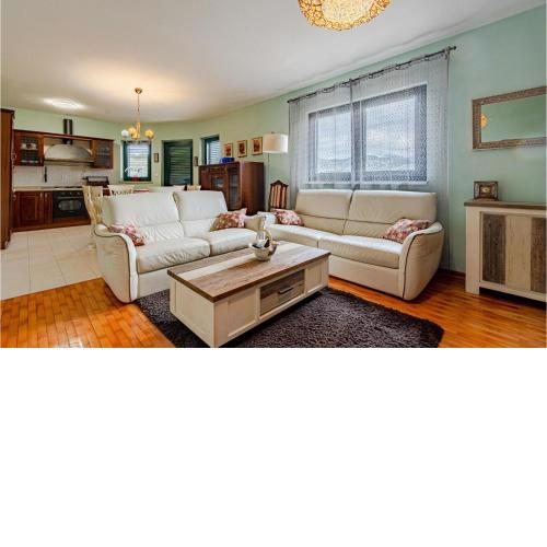 Amazing apartment in Racisce with WiFi and 3 Bedrooms