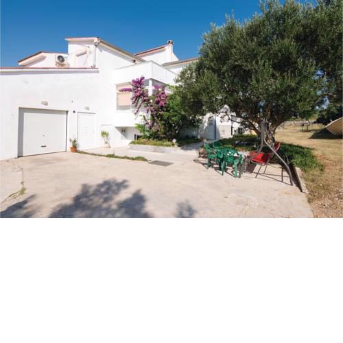 Amazing apartment in Razanac w/ 2 Bedrooms