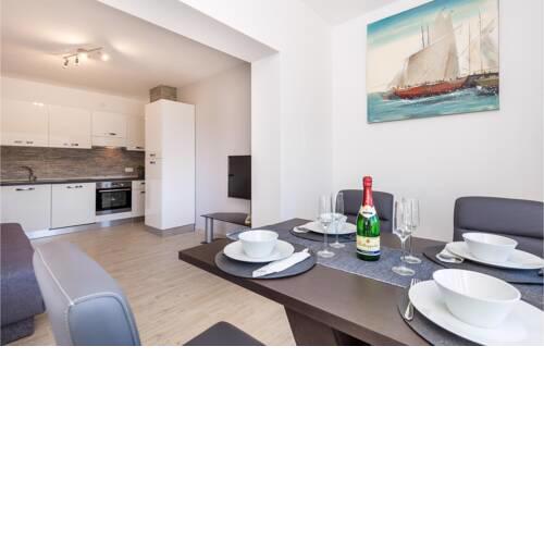 Amazing apartment in Stara Novalja with 2 Bedrooms