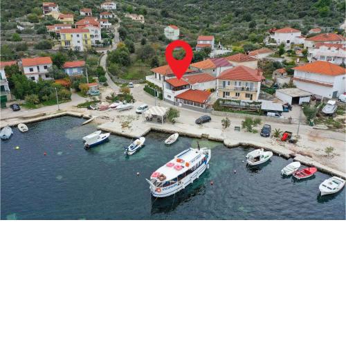Amazing apartment in Vinisce with 2 Bedrooms