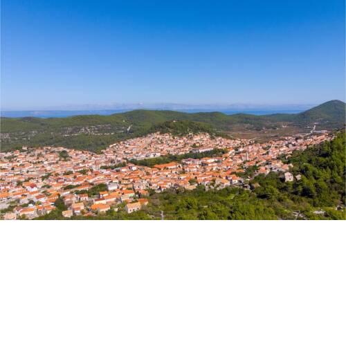 Amazing home in Blato w/ Jacuzzi, WiFi and 5 Bedrooms