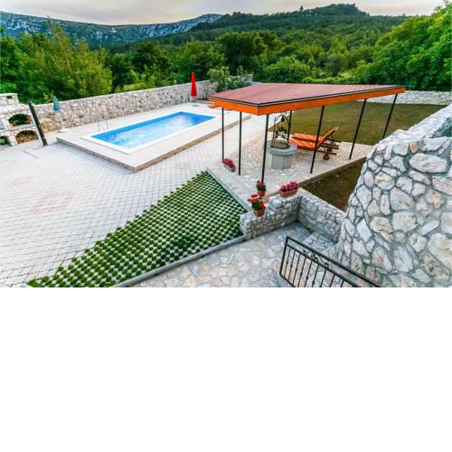 Amazing home in Drivenik w/ Outdoor swimming pool and 5 Bedrooms