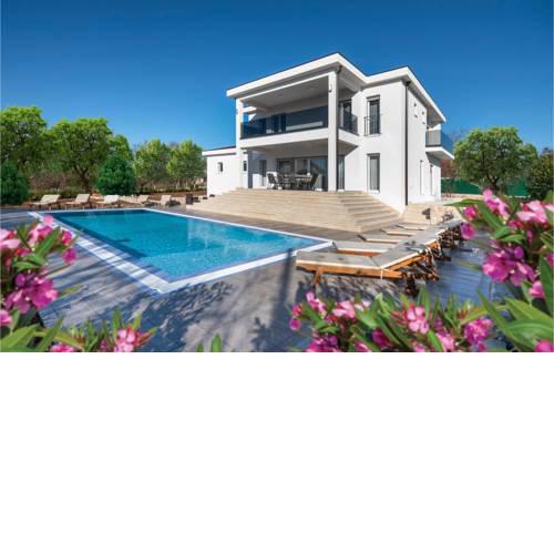 Amazing home in Glavina Gornja w/ Outdoor swimming pool and 5 Bedrooms