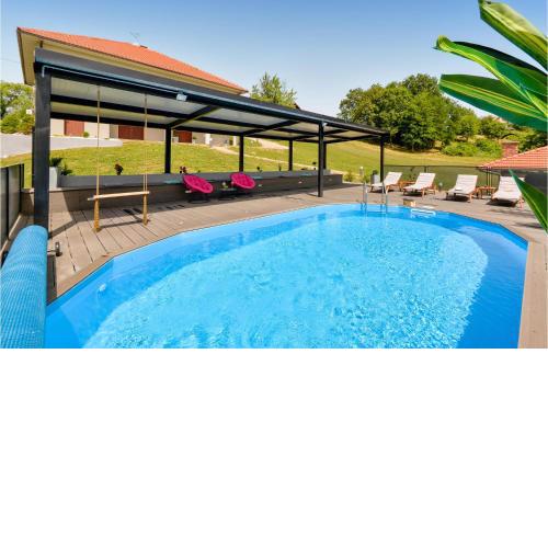 Amazing home in Graberje Ivanicko with Outdoor swimming pool, WiFi and 3 Bedrooms