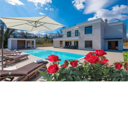 Amazing home in Grubine with Sauna, WiFi and 5 Bedrooms