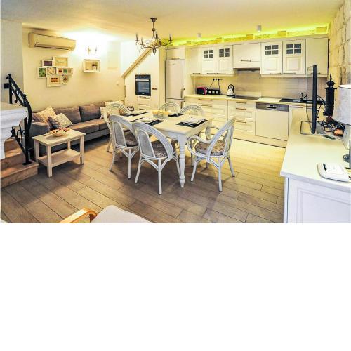 Amazing home in Korcula with WiFi and 3 Bedrooms