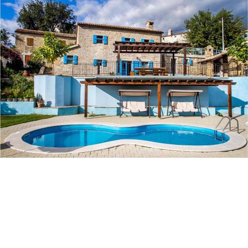 Amazing home in Krusvari with 4 Bedrooms