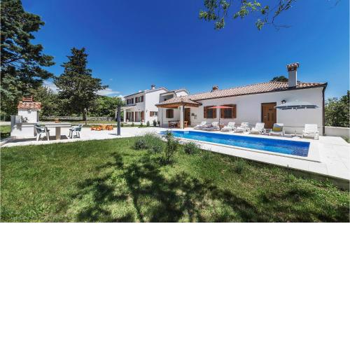 Amazing home in Labin with Outdoor swimming pool, WiFi and 6 Bedrooms
