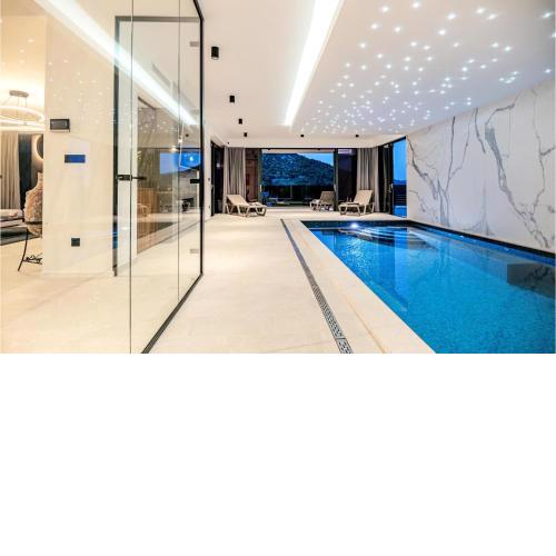 Amazing home in Marina with Indoor swimming pool, Sauna and 4 Bedrooms