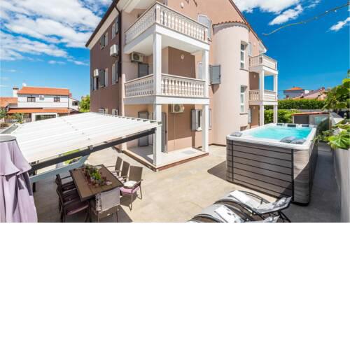 Amazing home in Rovinj w/ Outdoor swimming pool, Jacuzzi and 6 Bedrooms