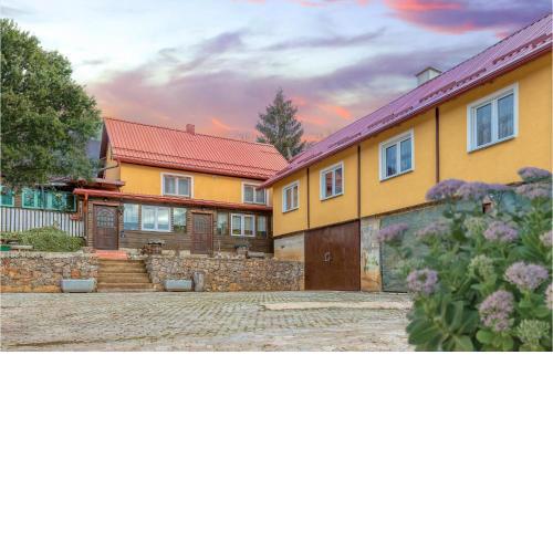 Amazing home in Skare with Indoor swimming pool, Sauna and 7 Bedrooms