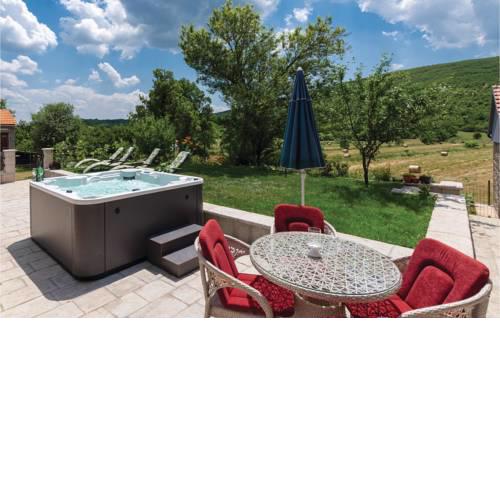Amazing home in Tijarica w/ Jacuzzi, WiFi and 2 Bedrooms
