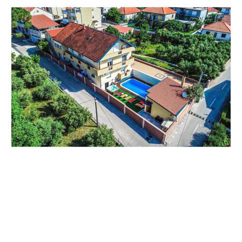 Amazing home in Zadar with Jacuzzi, Sauna and WiFi