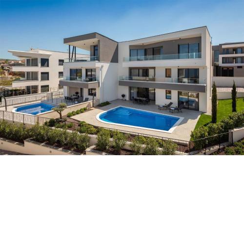 Amazing home in Zidarici with Outdoor swimming pool, WiFi and 4 Bedrooms