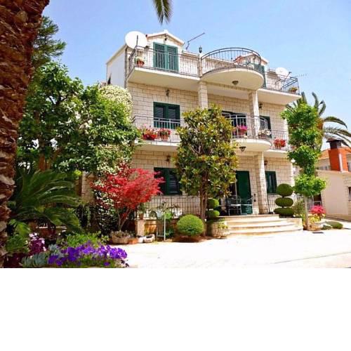 Anita Apartments