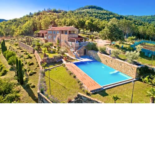 Antonci Villa Sleeps 12 with Pool Air Con and WiFi