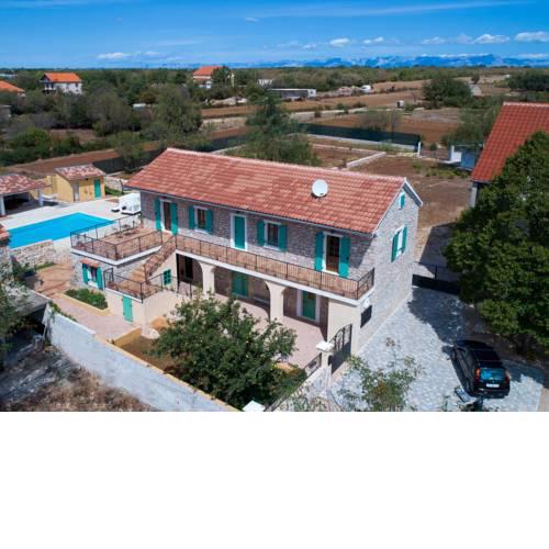 Child-friendly Villa in Gorica with Jacuzzi and Sauna