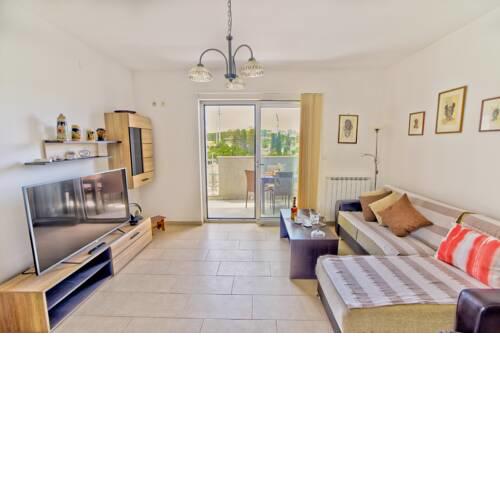 Apartman Irma 2 with free private parking
