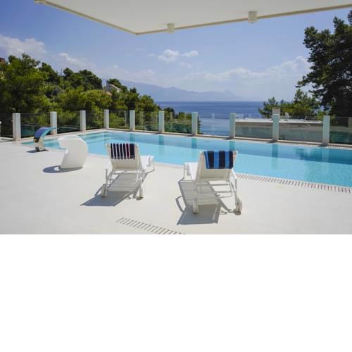 Luxury apartment at the beach with private pool, Puntinak island Brac