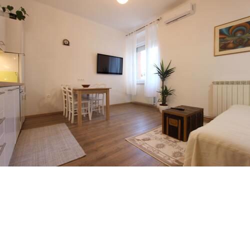 apartman uz šum mora