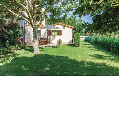 Apartment - Two-Bedroom Holiday Home in Medulin