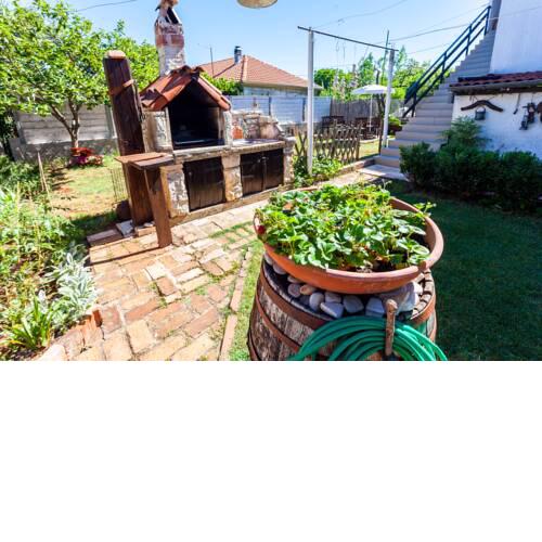 Apartment Adriana on peaceful location with garden