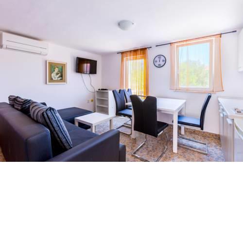 Apartment Alejandro - 100m from Beach