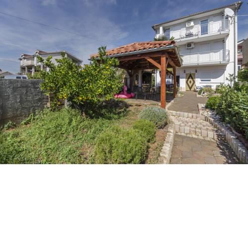 Apartment and Room Ilija