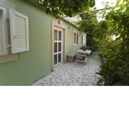 Apartment and rooms Jurišić