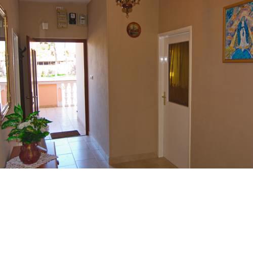 Apartment and Rooms Toka
