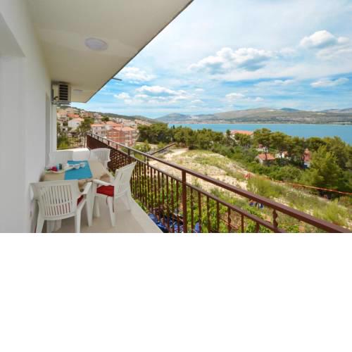 Apartment Arbanija 5228f
