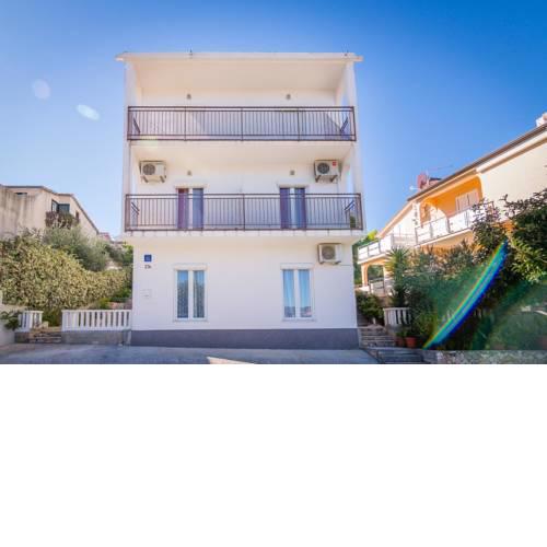 Apartment Arbanija 7543c