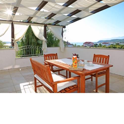 Modern Apartment in Ljubac with Garden