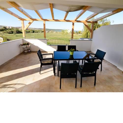 Modern Apartment in Ljubac with Sea nearby