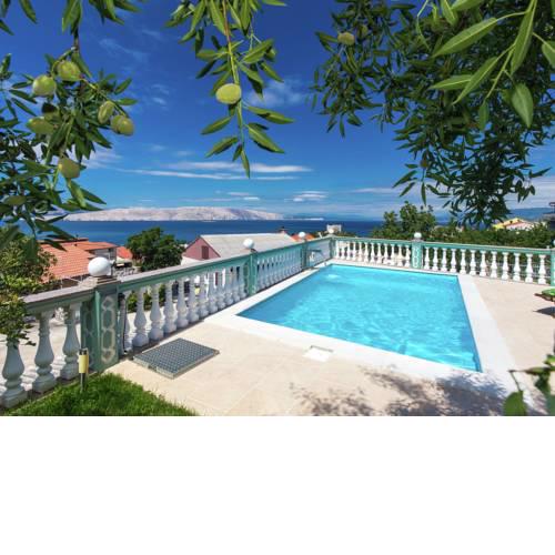Spacious Apartment in Senj with Swimming Pool