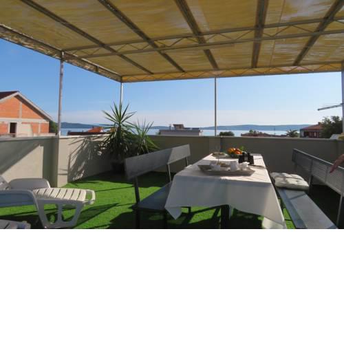 apartment by the sea and beach with roof terrace