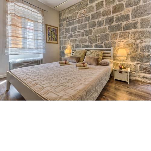 Apartment Charming Mediterranean Split